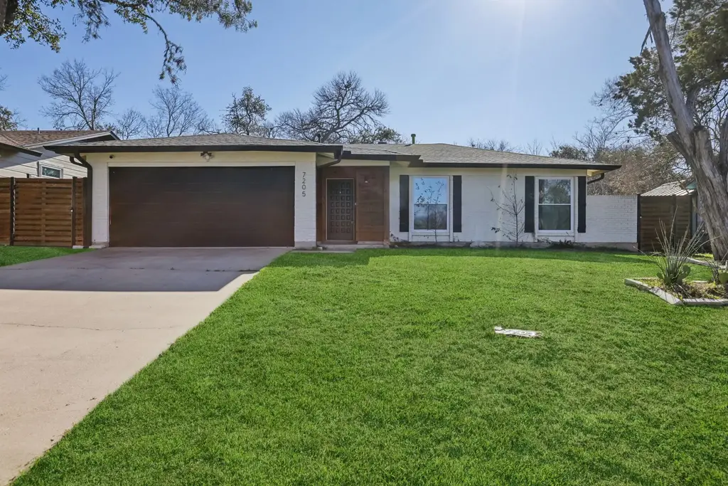 7205 Twisted Oaks Drive, Austin