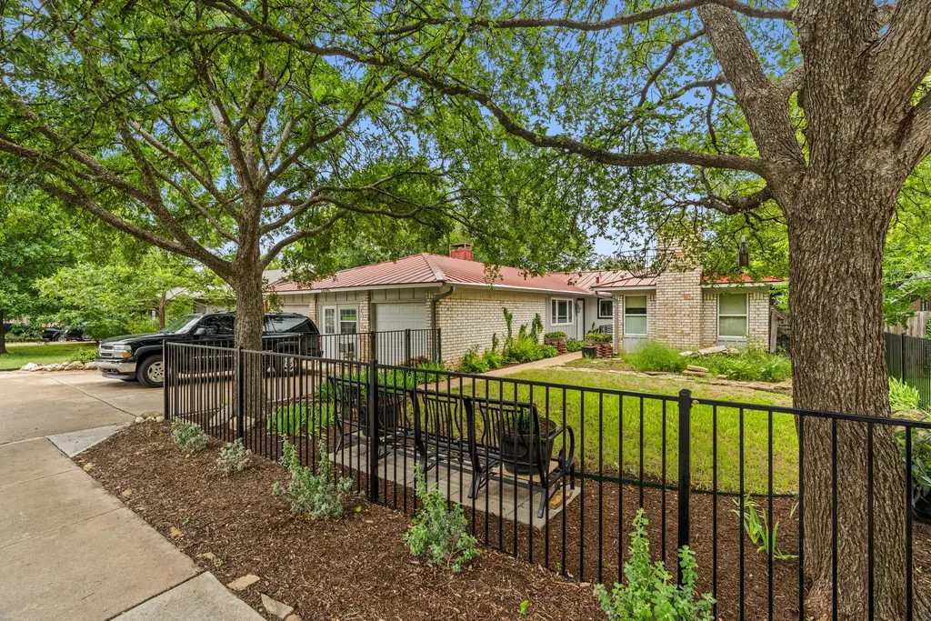 2406 Berkeley Avenue B, Austin