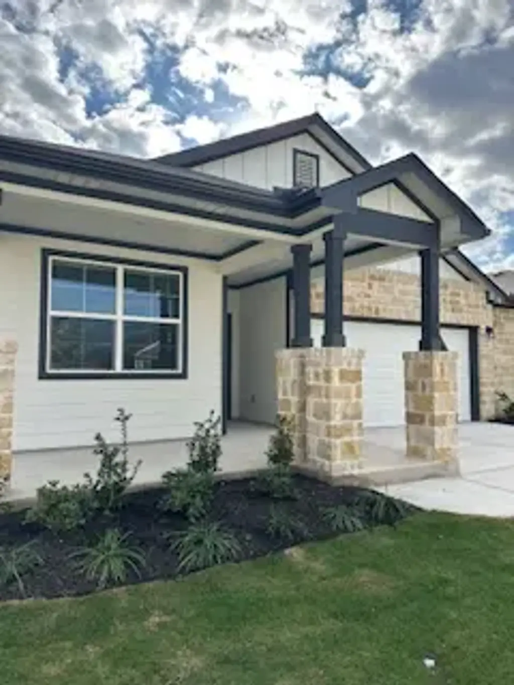 320 Cassandra Drive, Hutto