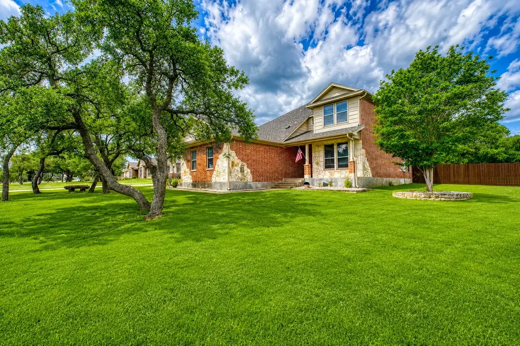 326 Sunrise Hills, Lampasas