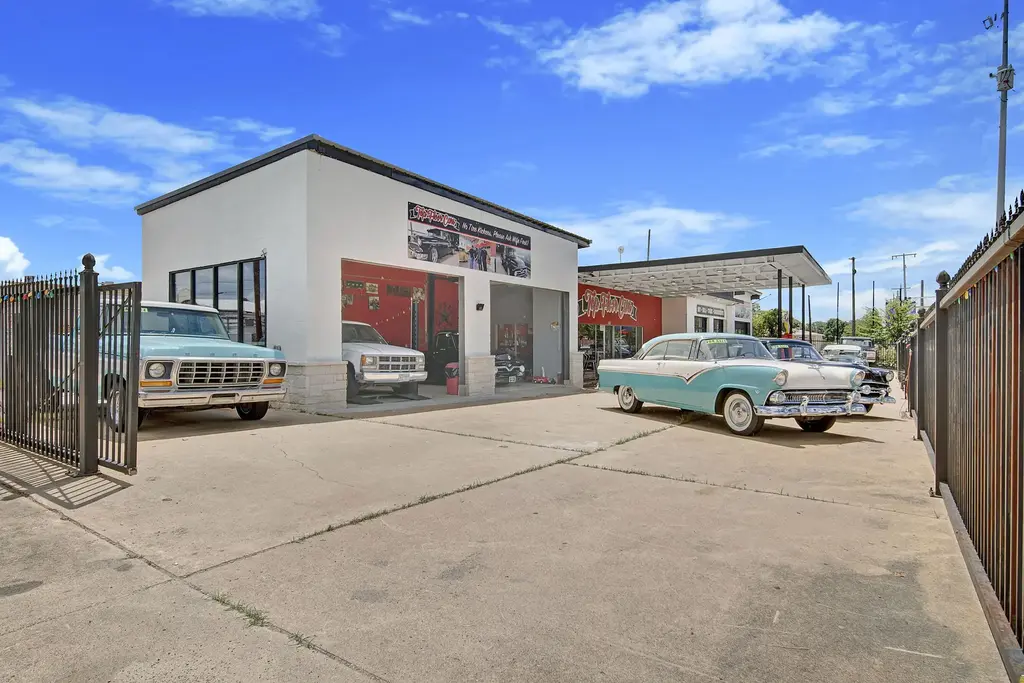 301 S Market Street, Brenham