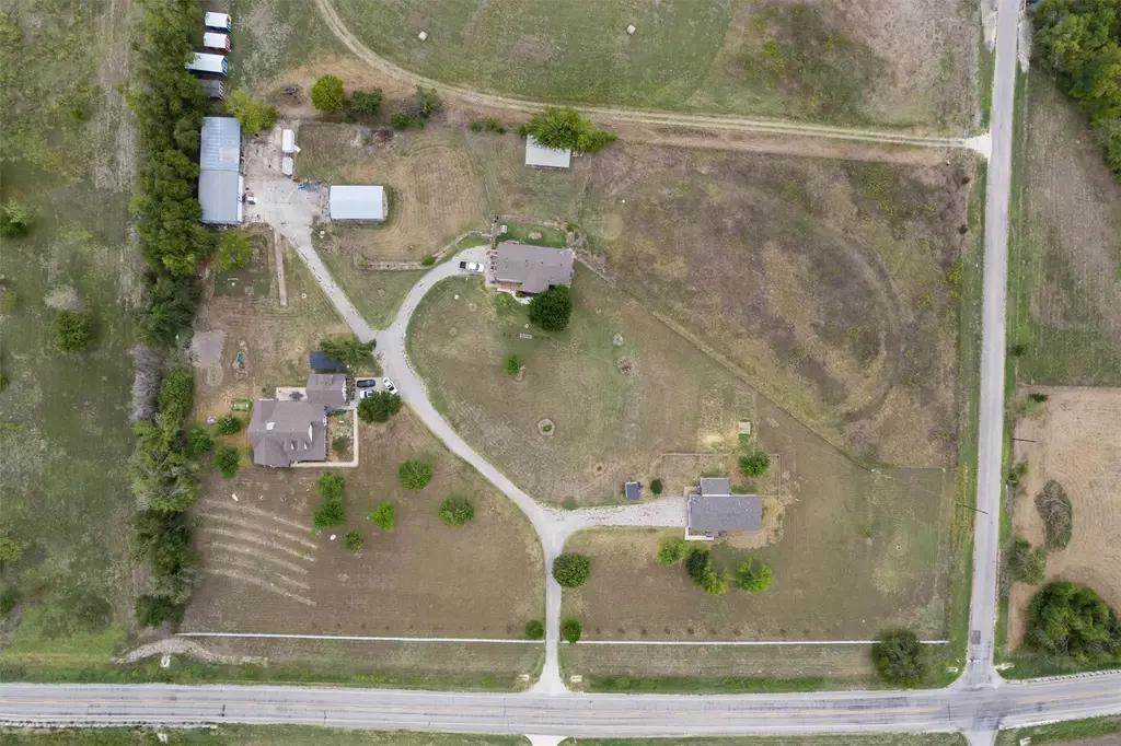 16351 Fm 1660, Taylor