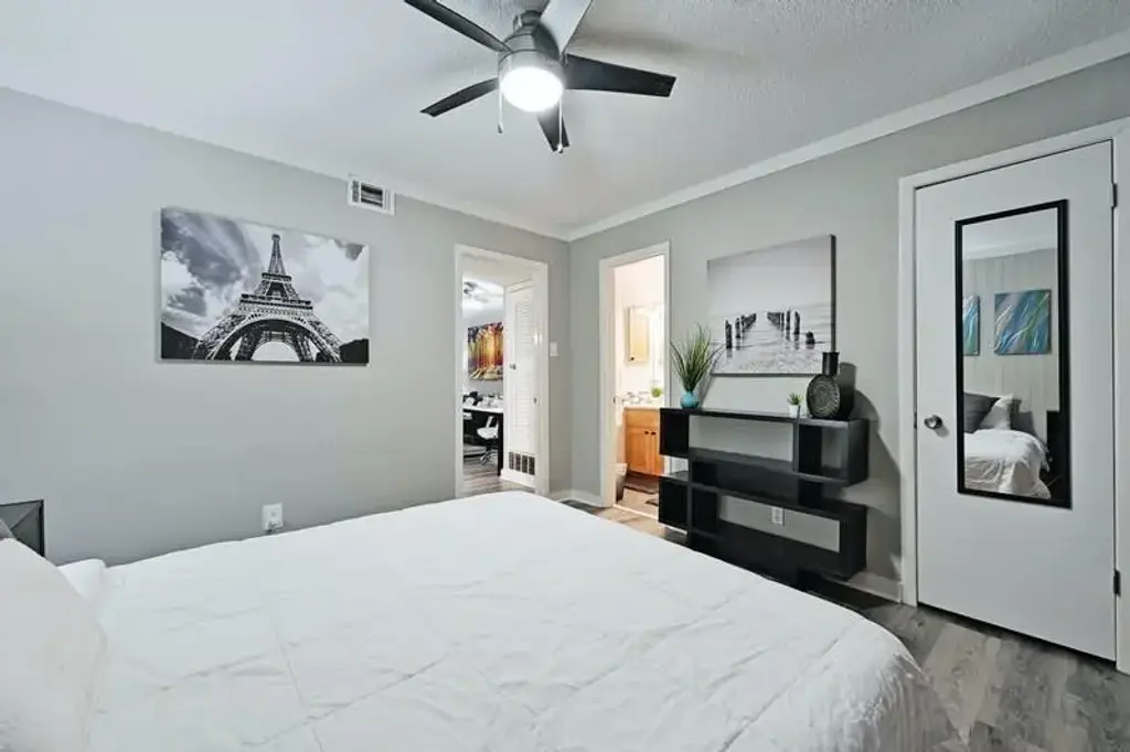 711 Eberhart Lane 109, Austin
