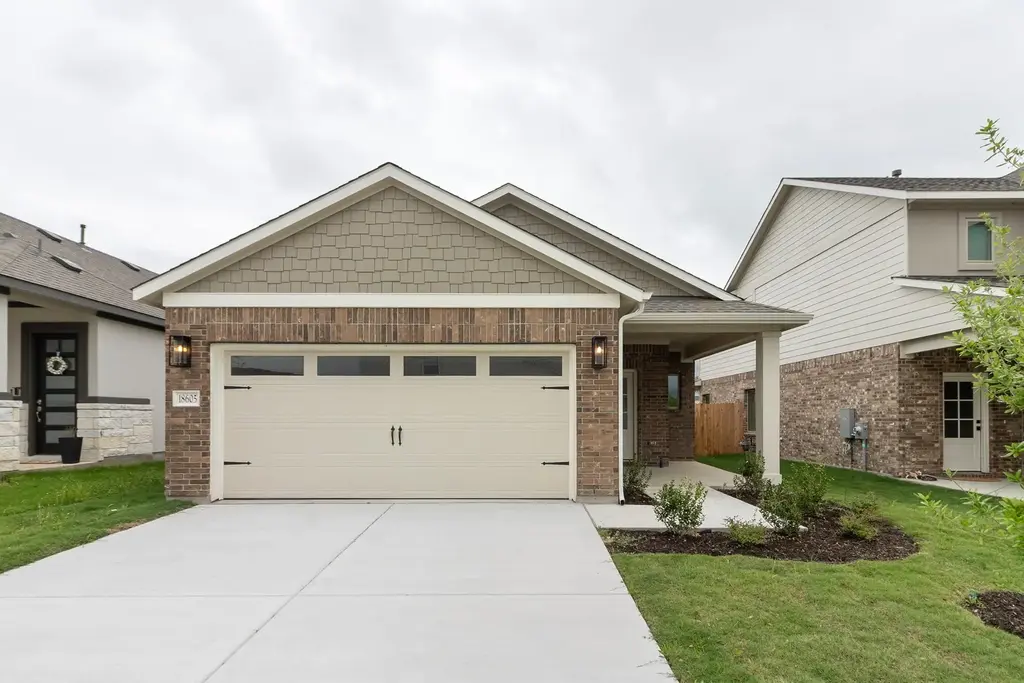 18605 Emu Lane, Manor