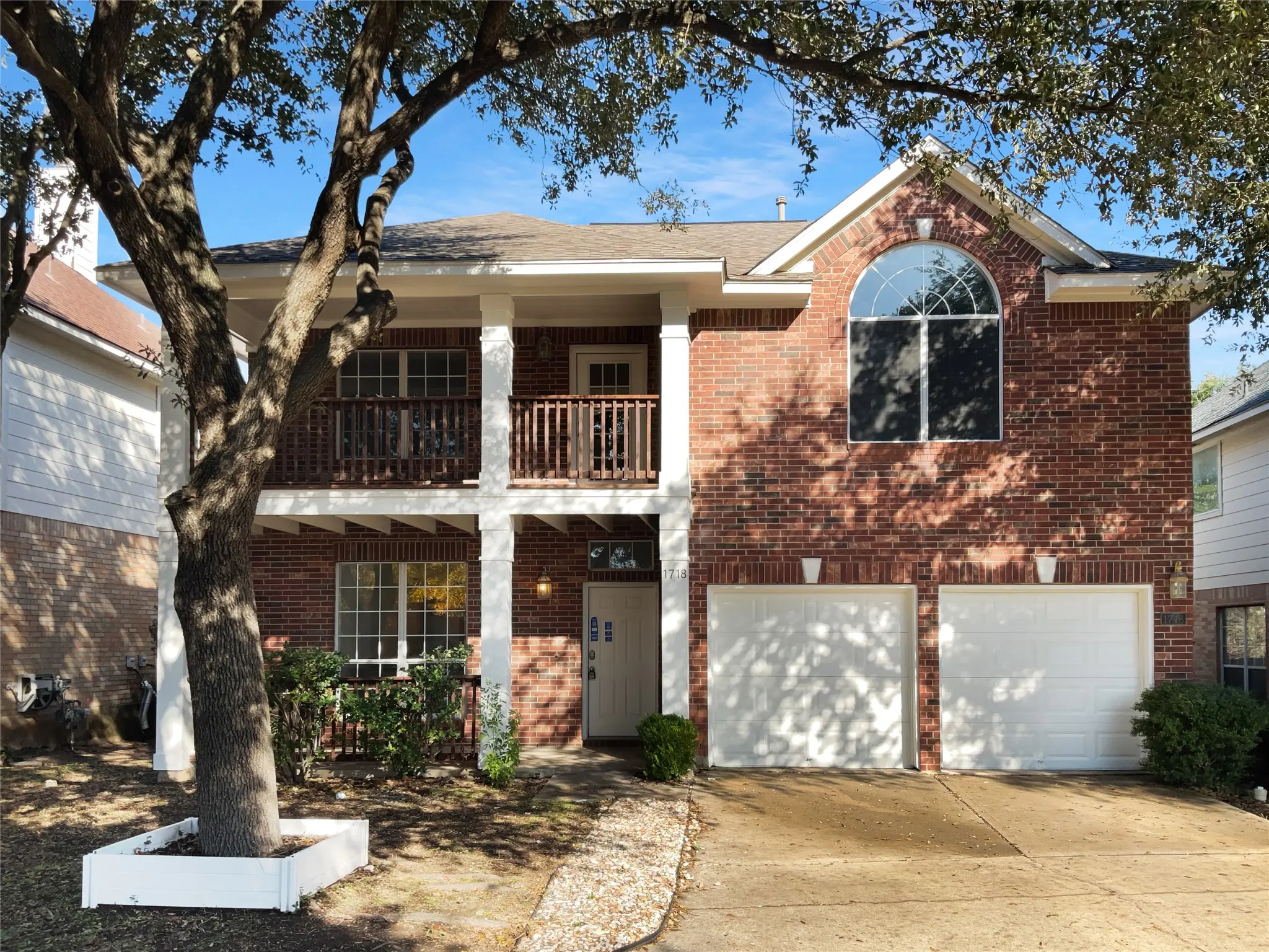 Photo of Listing #1373376