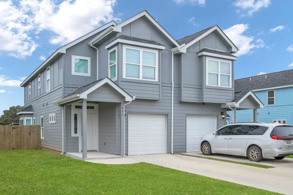 1004 E Fannin Street, Luling