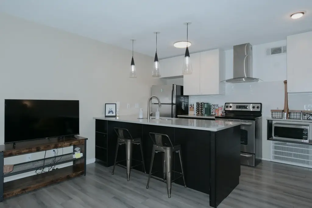2302 East Side Drive 6, Austin
