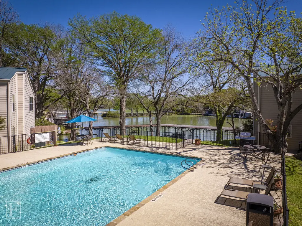 551 Terminal Loop Road B3, McQueeney