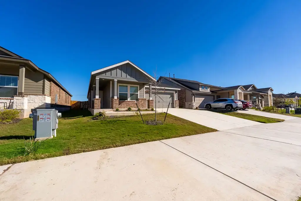 319 Alamito Avenue, Kyle