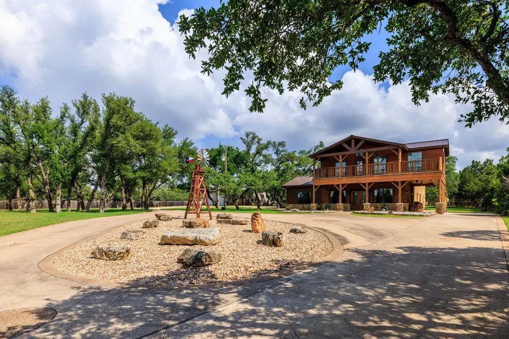 19505 Fm 150 W, Driftwood