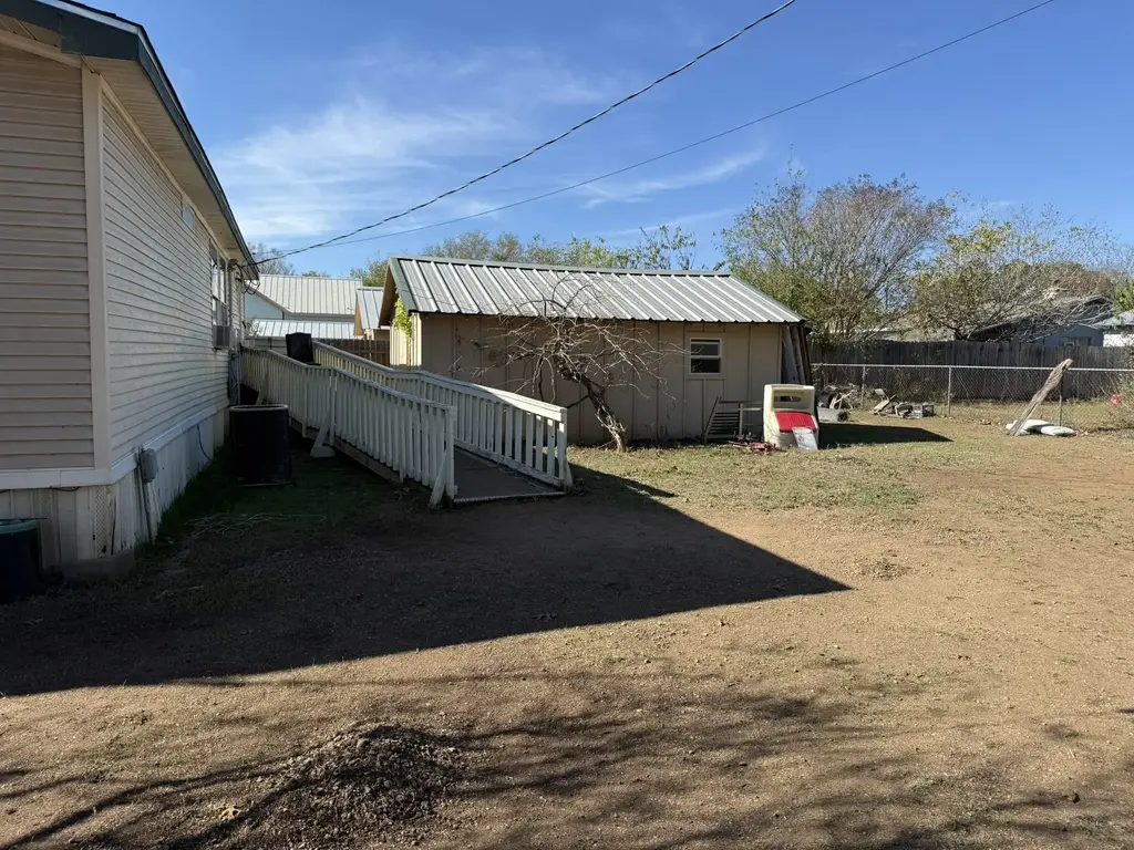 632 Academy St B Street, Blanco