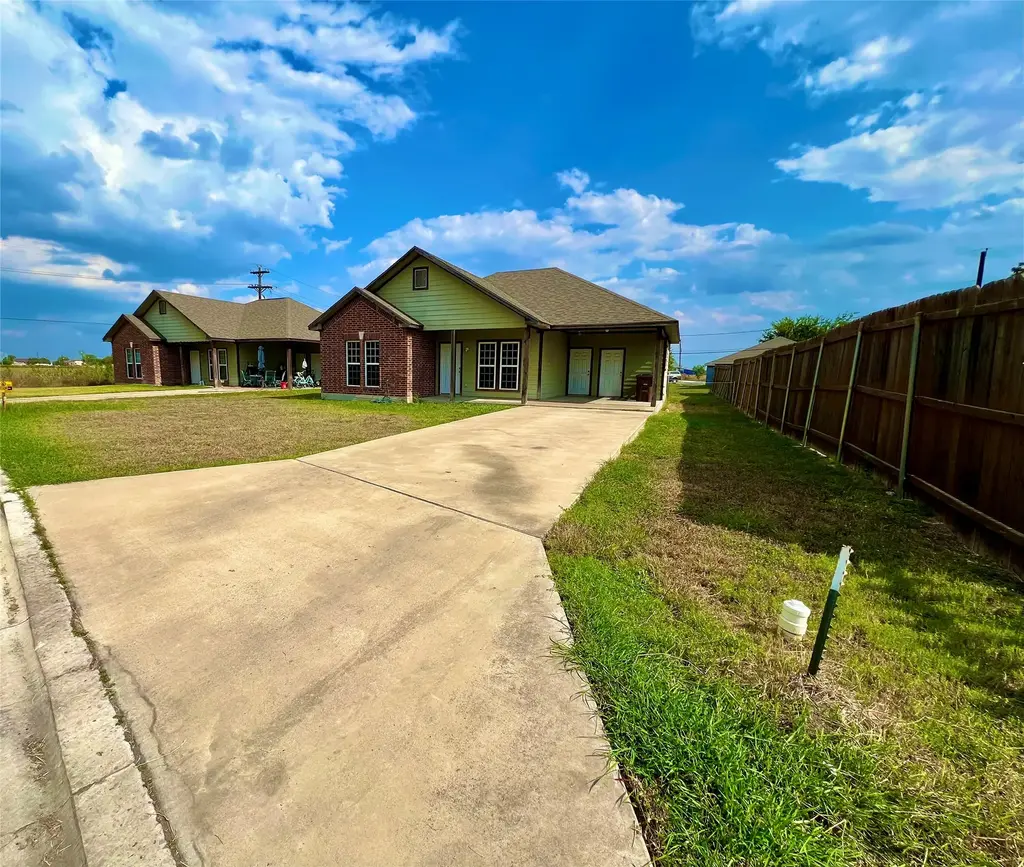 1295 Harper Trail, Lockhart