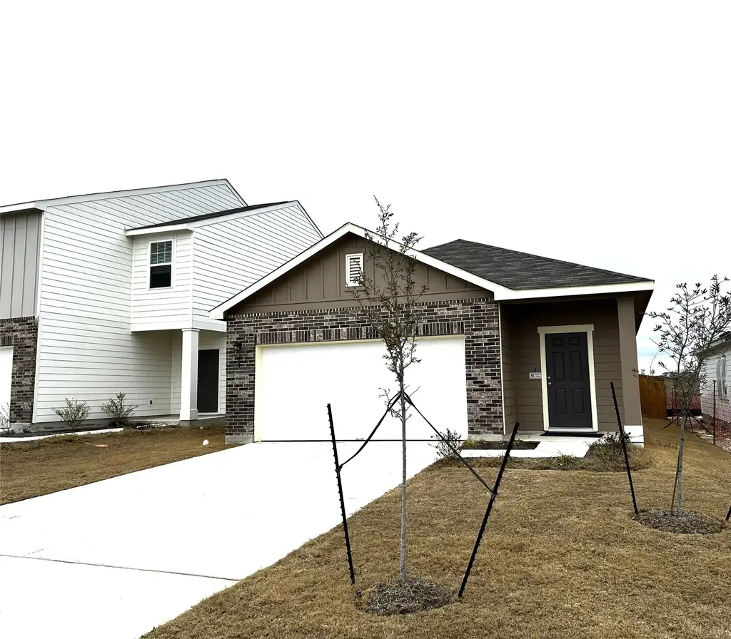 207 Enforcer Loop, Jarrell