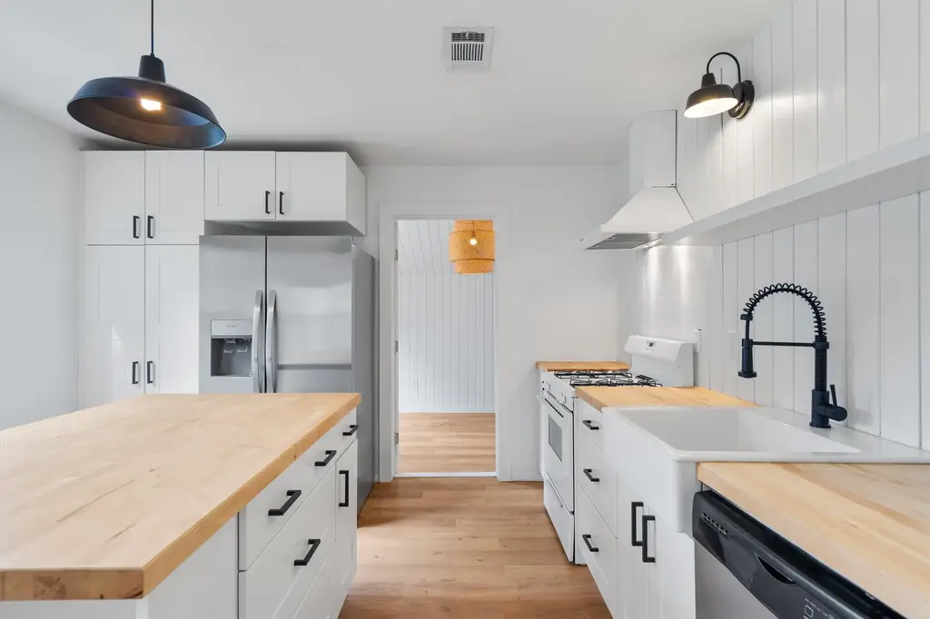 1228 Broadmoor Drive, Austin