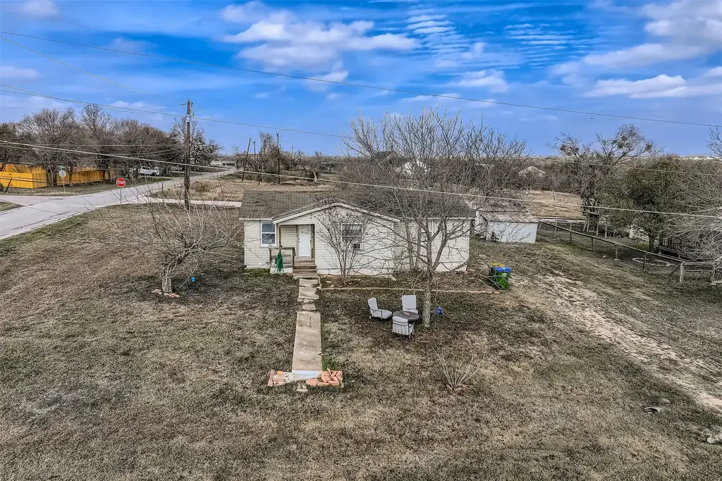 301 E Townes Street, Manor