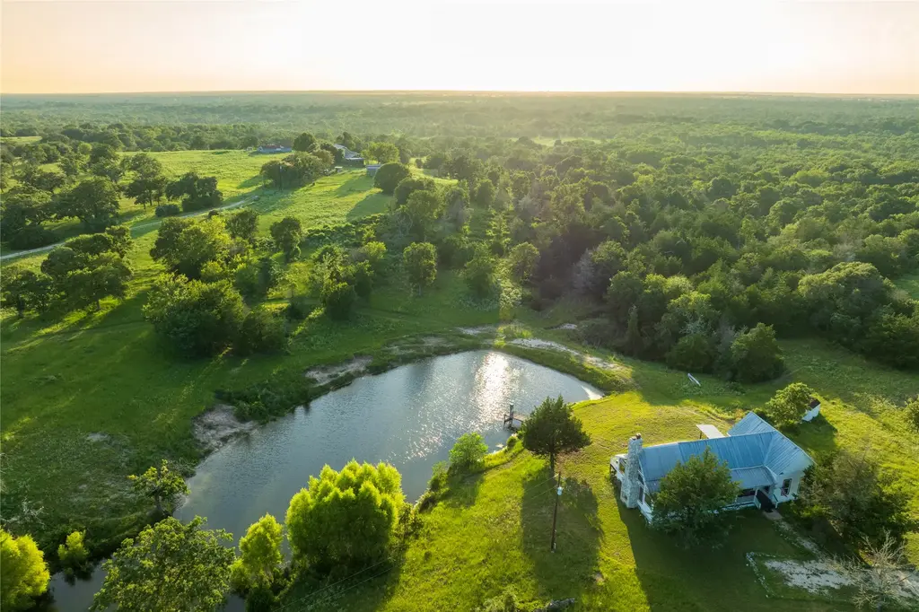 1156 Private Road 5012, Ledbetter