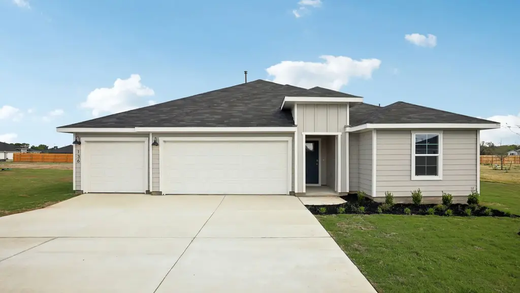 136 Union Pacific Drive, Cedar Creek