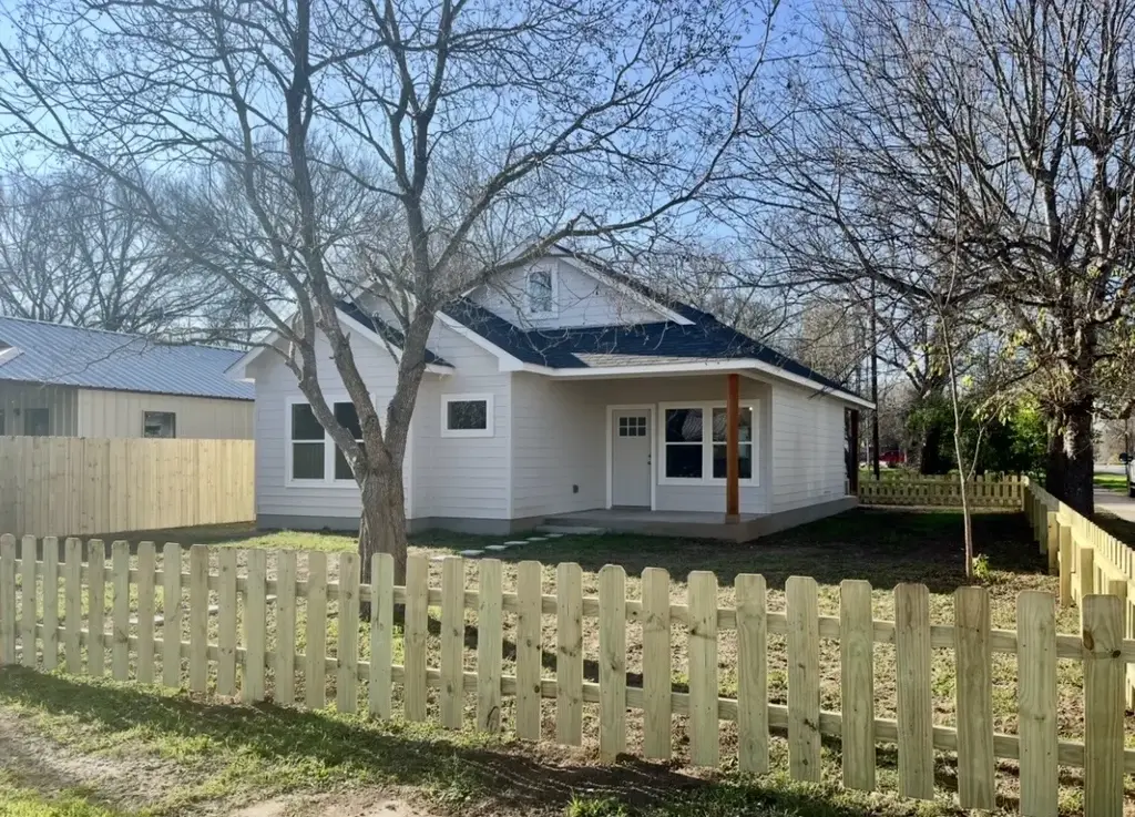 400 Washington Street, Smithville