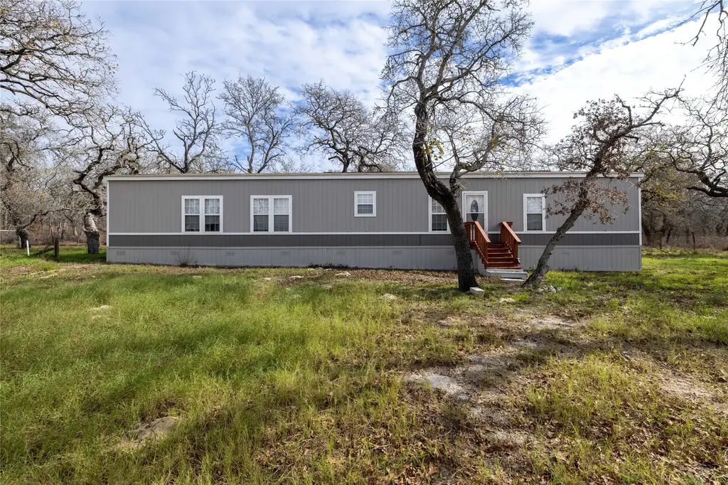 130 Leaning Oaks Circle, Seguin