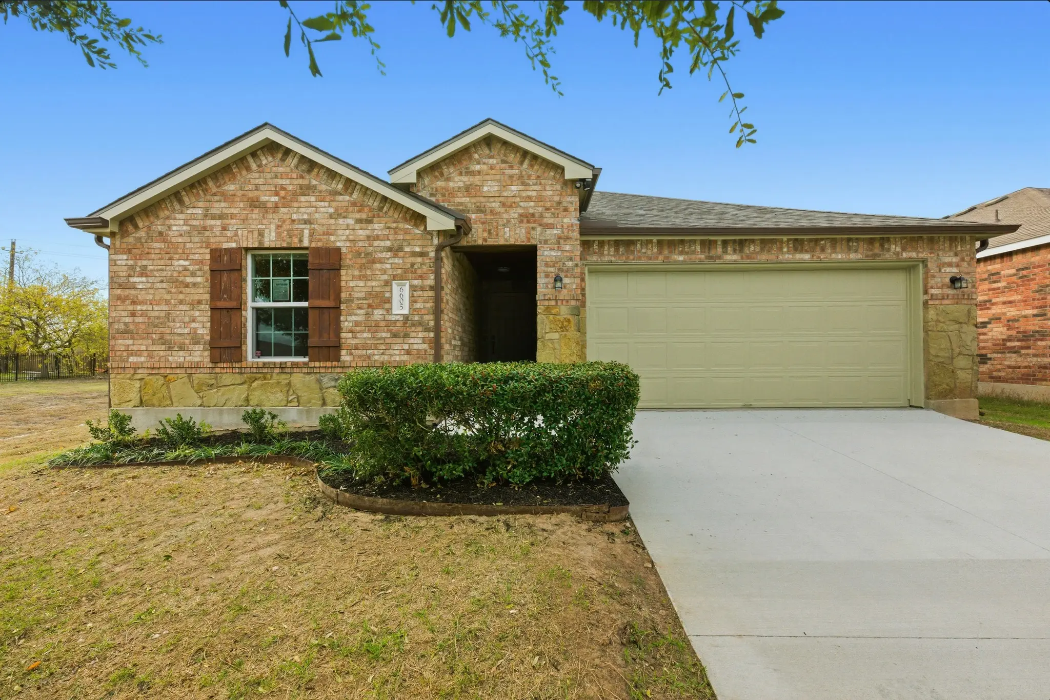 Photo of Listing #3384772