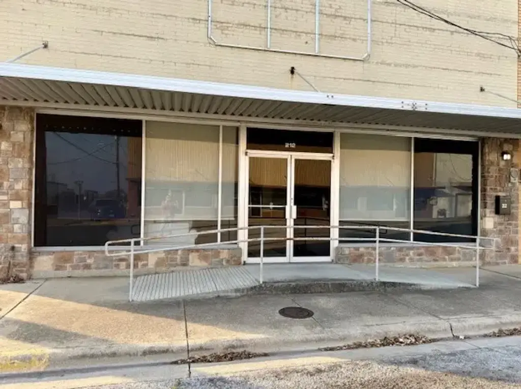 212 S Houston Avenue, Cameron