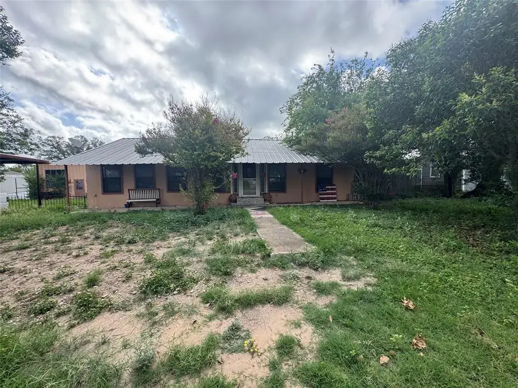 2109 Castro Avenue, Hondo