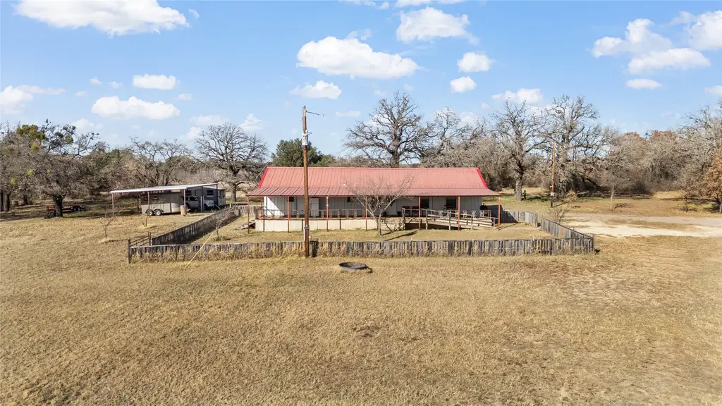 108 County Road 124, Comanche