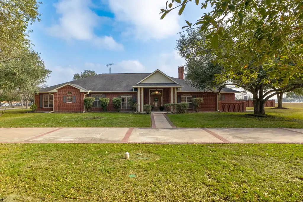 803 S Converse Street, Flatonia