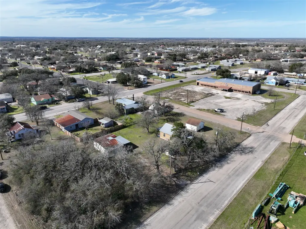 639 N Manse Avenue, Giddings