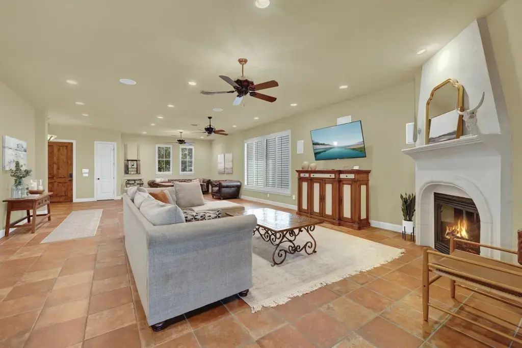 1745 Lakeside Drive W, Canyon Lake