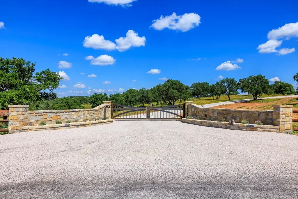 3736-1 County Road 113, Llano