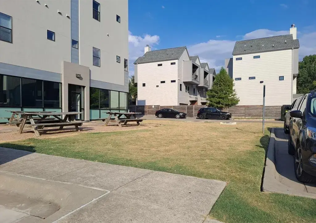 6000 S Congress Avenue Courtyard, Austin