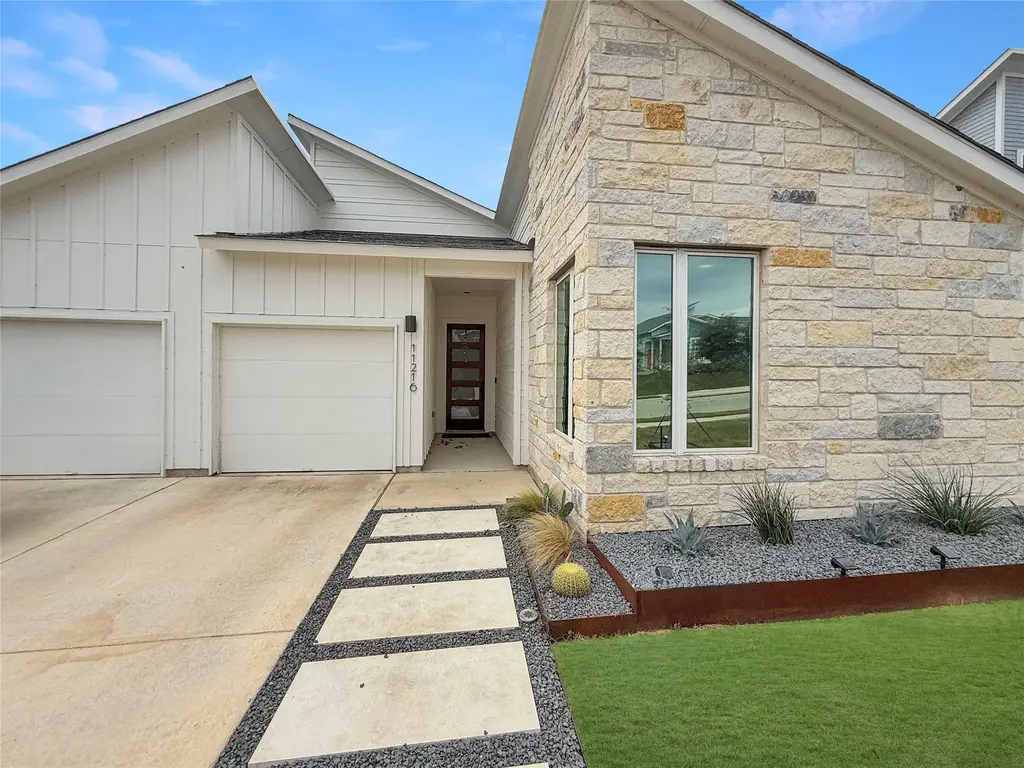 11216 Charger Way, Manor