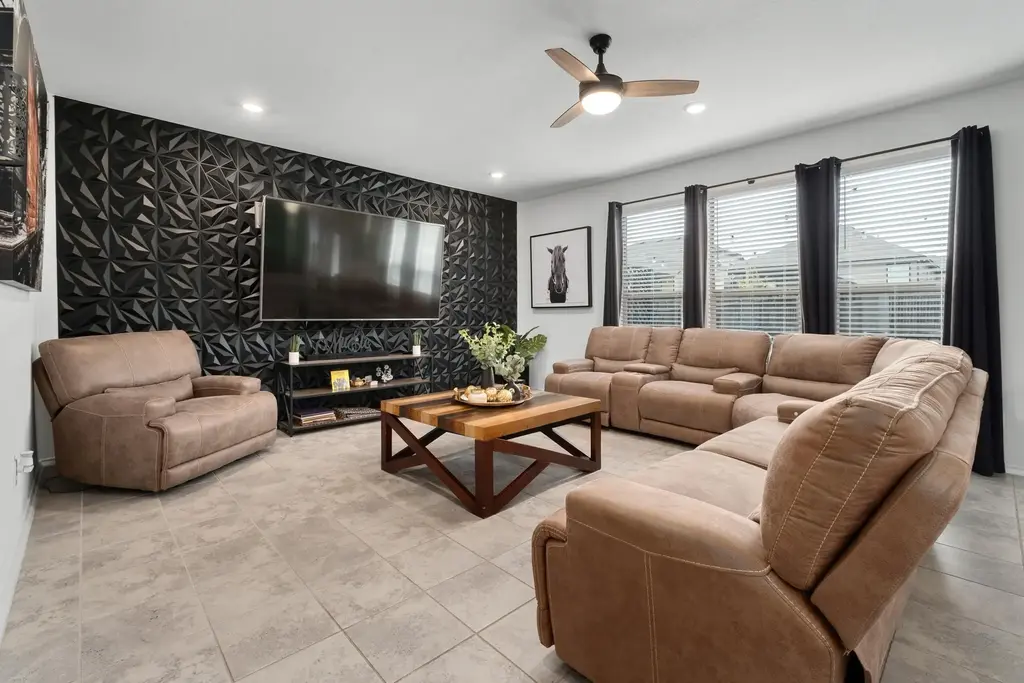 121 Kennicott Drive, Kyle