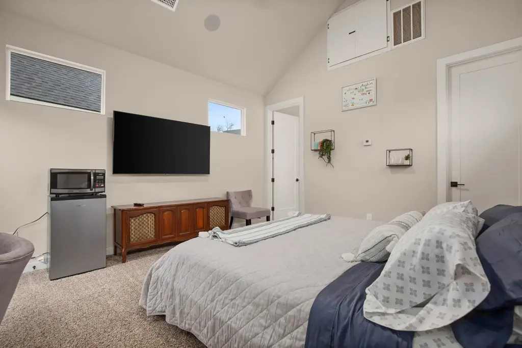 1105 S Meadows Drive, Austin