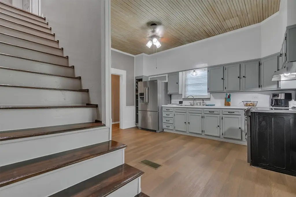 262 W Richmond Street, Giddings