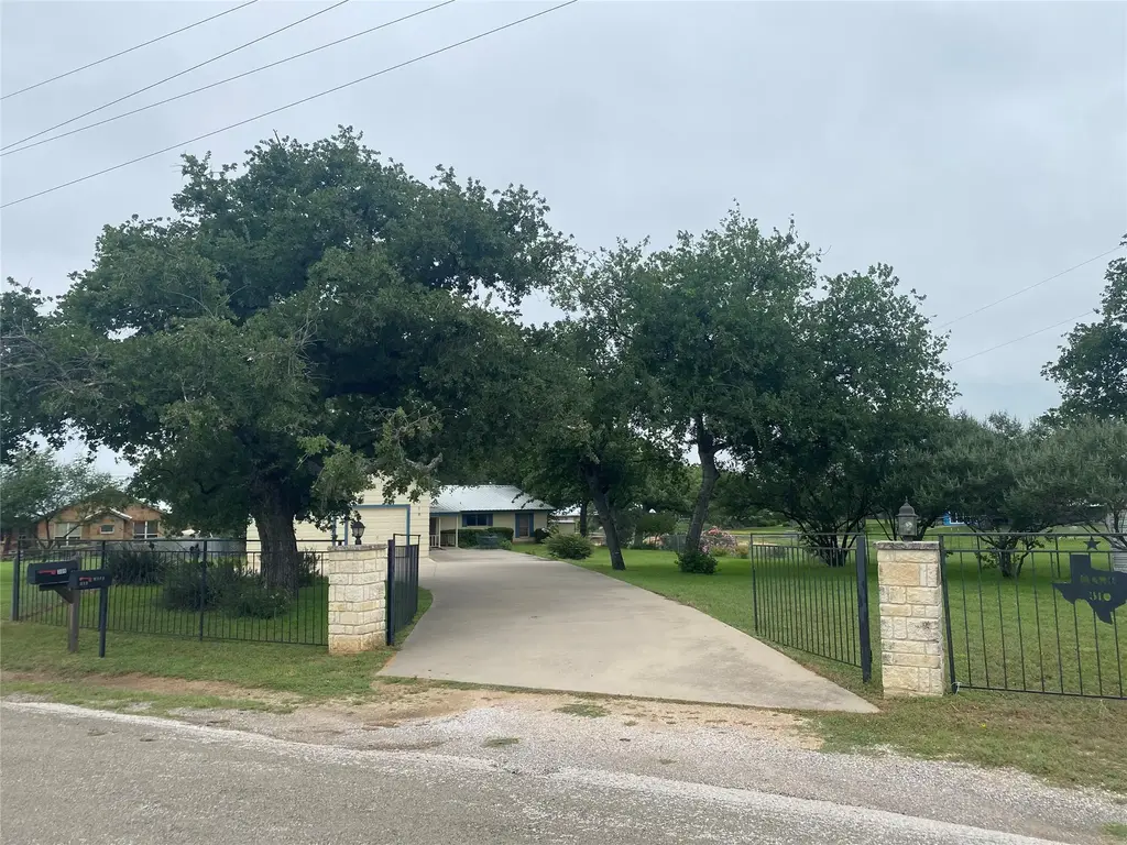 310 S Chaparral, Burnet