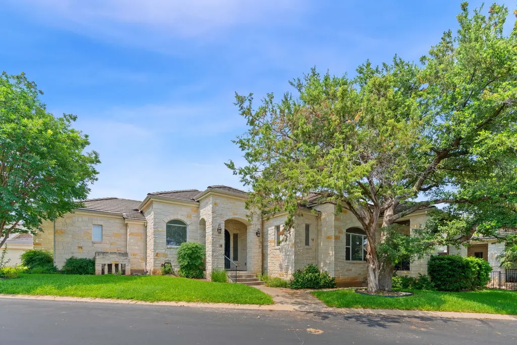 18 Tourney Lane, The Hills