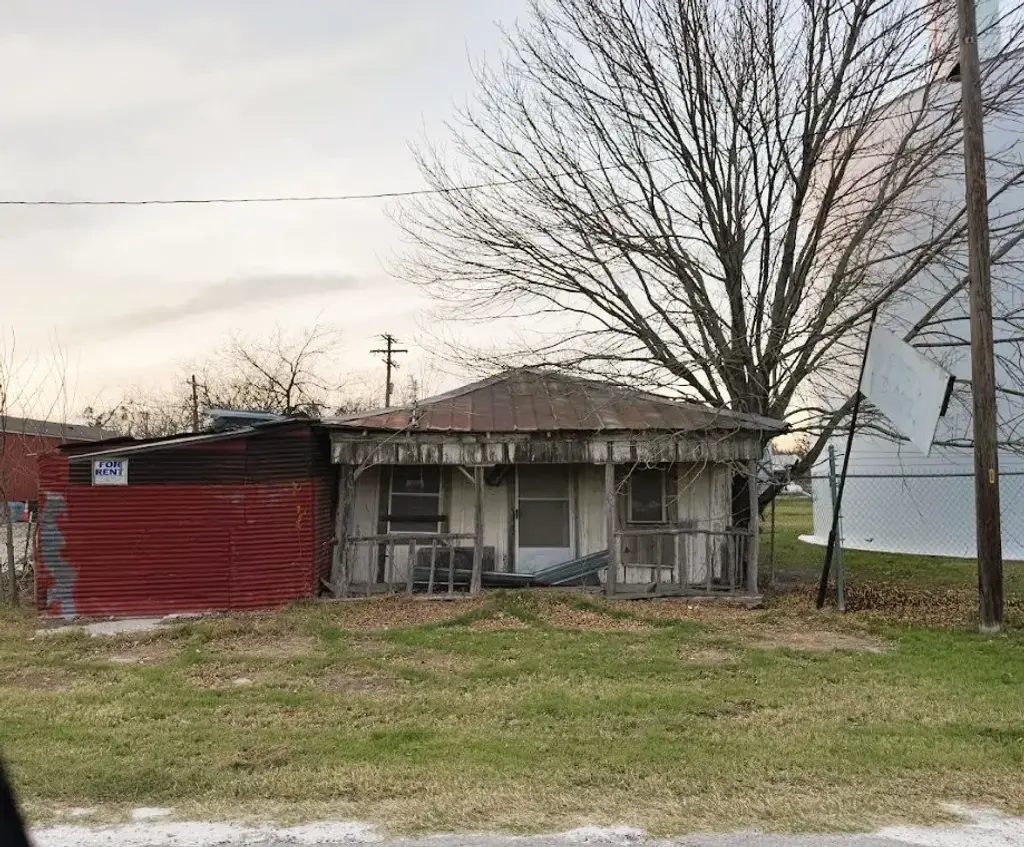 431 Sw Front Street, Bartlett