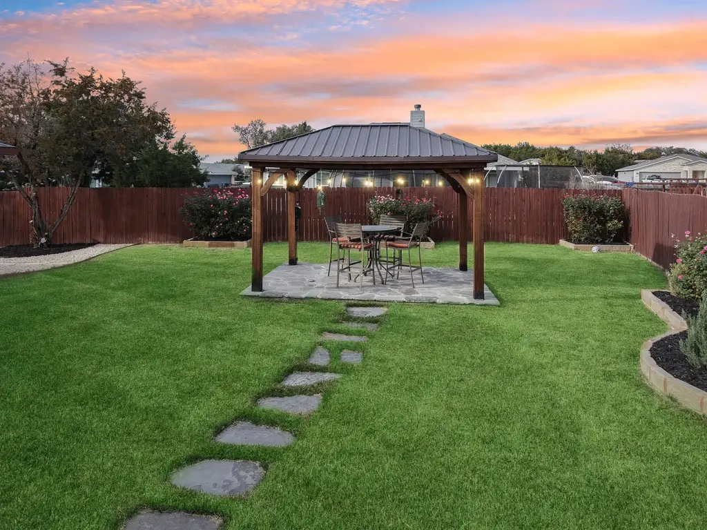1909 Omaha Drive, Lago Vista