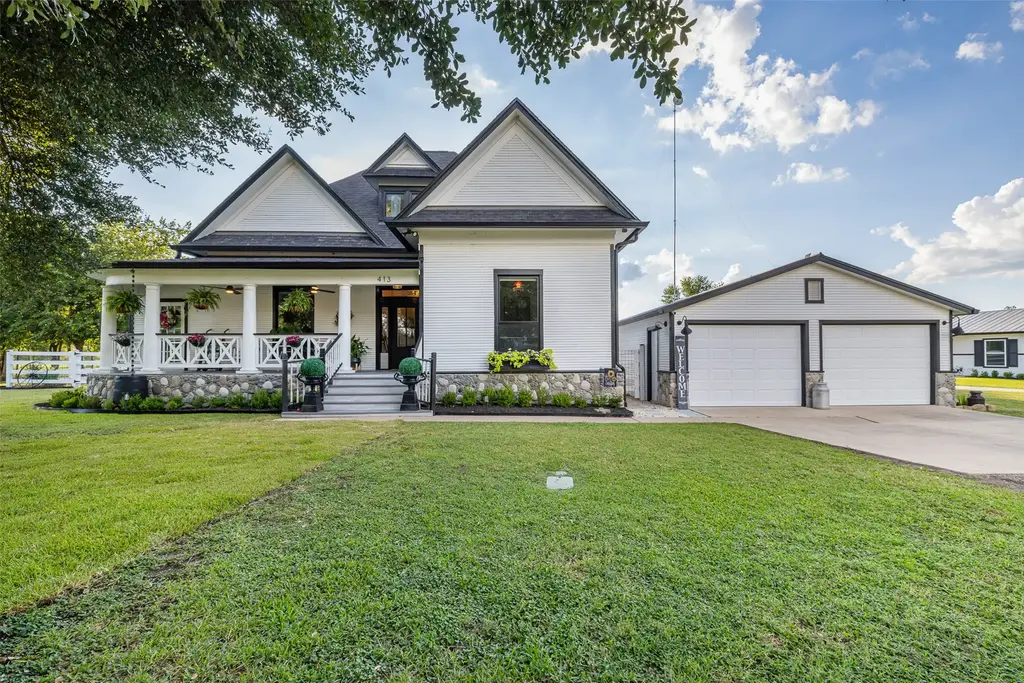 413 County Road 410, Buckholts
