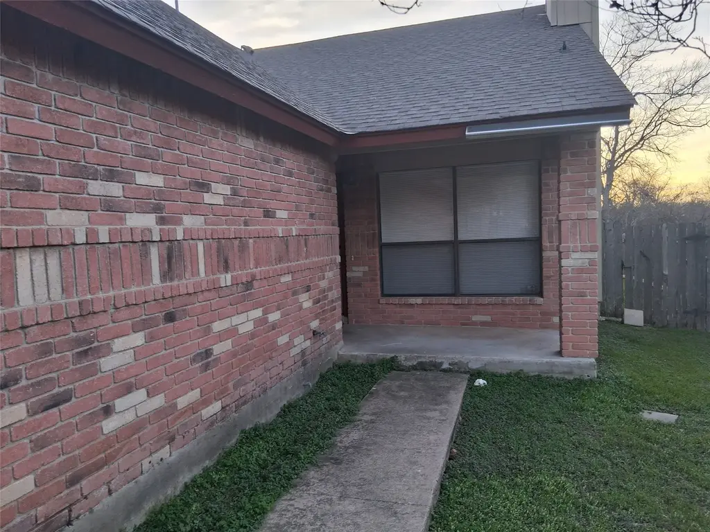 618 Rollingway Drive B, Round Rock