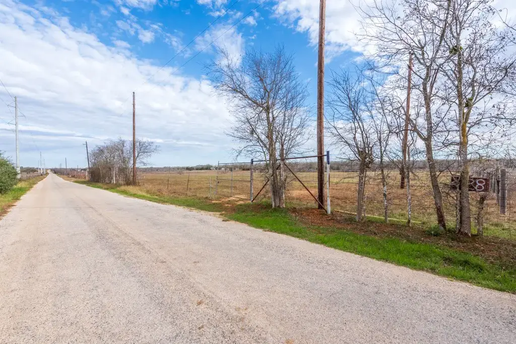 1140 Chalk Road, Harwood
