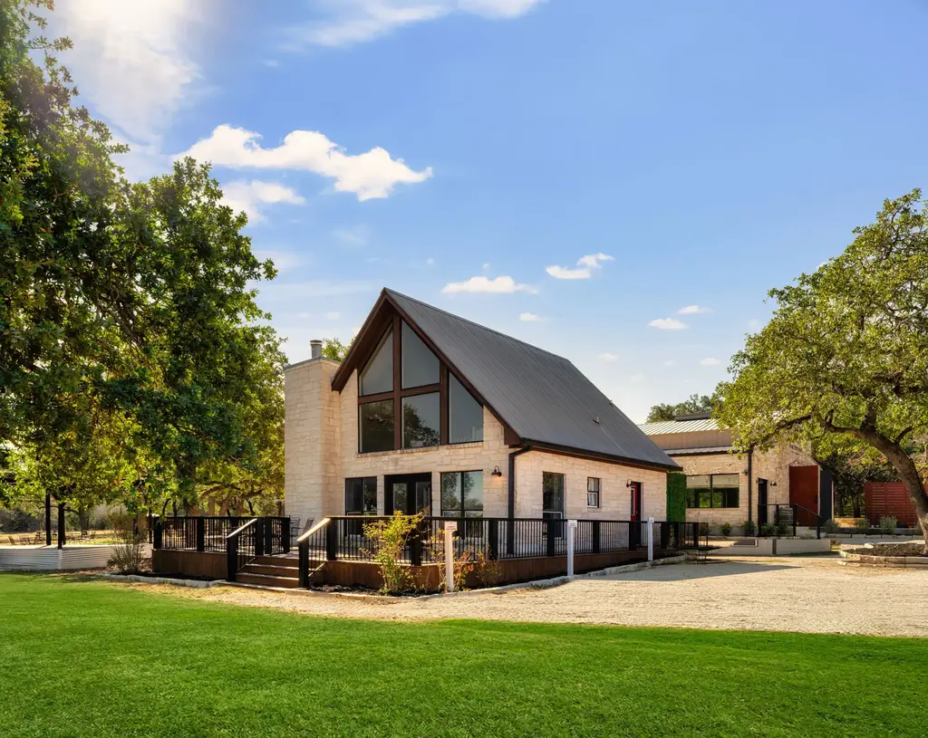 25711 Hamilton Pool Road, Round Mountain