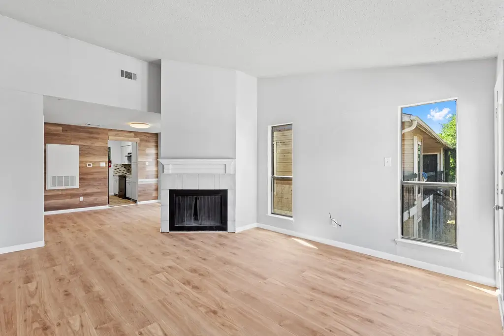 1907 W Loop, Austin
