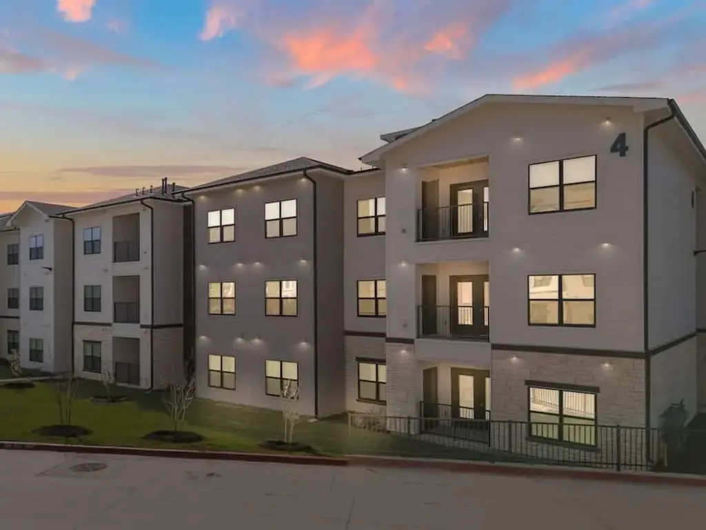 4835 E Yager Lane 1303, Manor