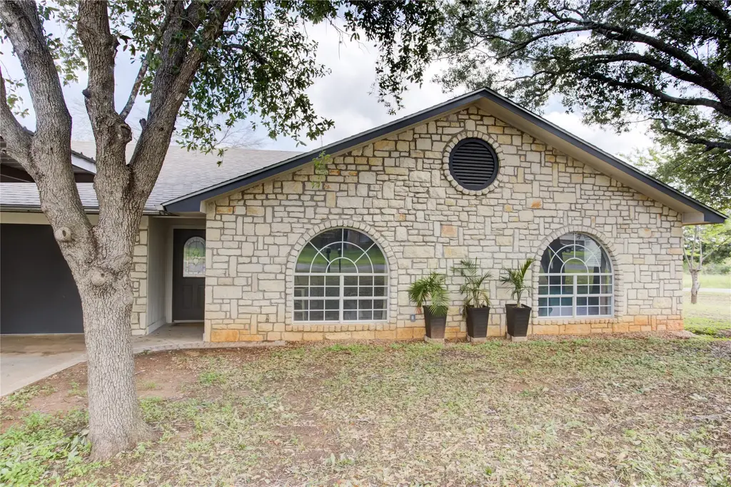401 N River Oaks Drive, Burnet