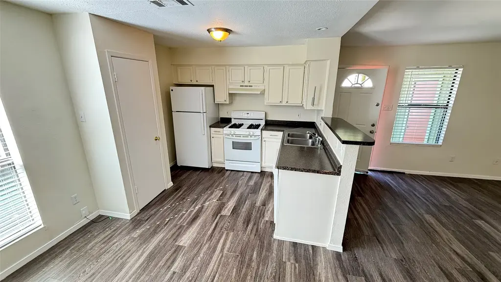 2213 Yellow Jacket Lane B, Austin
