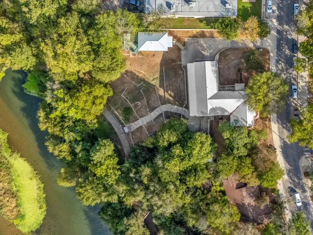 802 Main Street, Bastrop