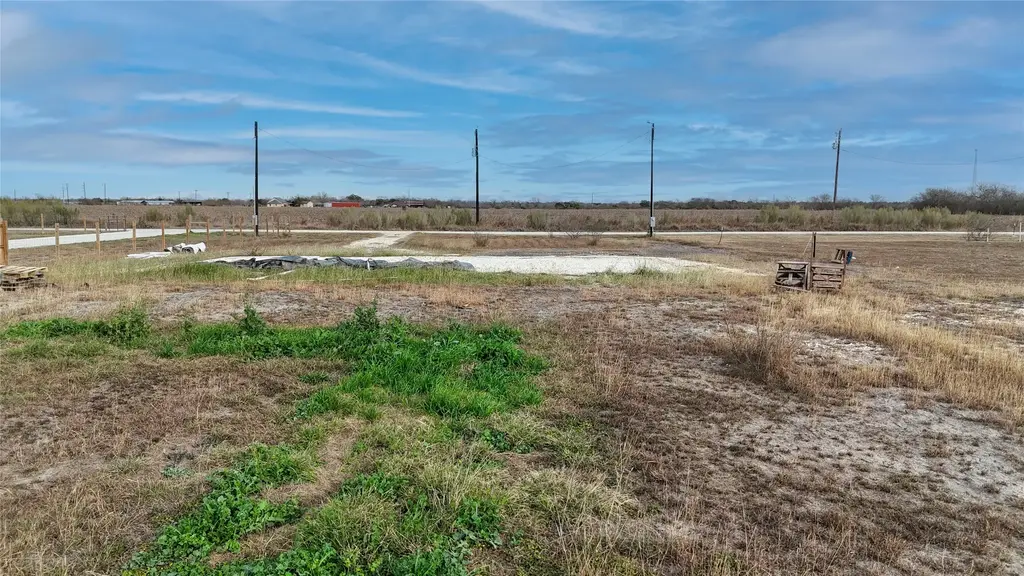 631 County Road 5715, Natalia